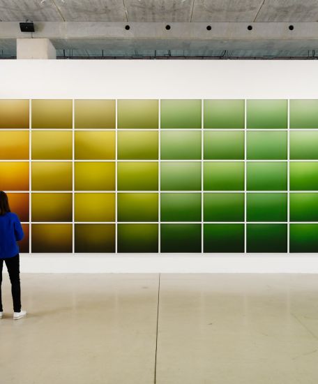 Vue de l’exposition « La couleur de l’eau » de Nicolas Floc’h, 2022, Frac Grand Large — Hauts-de-France © Adagp, Paris, 2022 / Nicolas Floc’h. Photo : Aurélien Mole