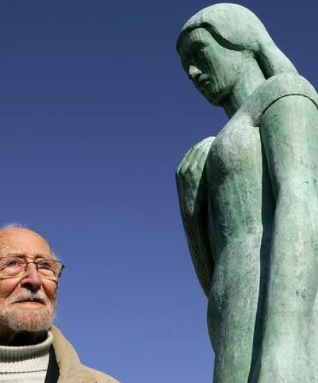 Léon Lamotte et la version en bronze de Rose de Picardie,  place de la Barre, Amiens