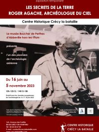 Roger Agache à l'aérodrome d'Abbeville, années 1970, photographie argentique, Abbeville, musée Boucher de Perthes, dépôt du Service Régional de l'Archéologie Roger Agache à l'aérodrome d'Abbeville, années 1970, photographie argentique, Abbeville, musée Boucher de Perthes, dépôt du Service Régional de l'Archéologie