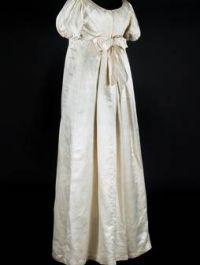 Robe, vers 1810, satin de soie, Calais, cité de la dentelle et de la mode