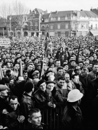 manifestation-a-lens-lors-de-la-greve-des-mineurs-1963--centre-historique-minier.jpg manifestation-a-lens-lors-de-la-greve-des-mineurs-1963--centre-historique-minier.jpg