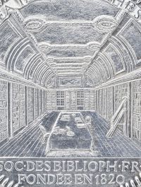 vue d’une bibliothèque en perspective et l’inscription autour ET IN EA INVENIES THESAURUM et en bas SOC. DES BIBLIOPH. FR. / FONDEE EN 1820 / 1861. Chantilly, musée Condé, OA 3196 (détail) vue d’une bibliothèque en perspective et l’inscription autour ET IN EA INVENIES THESAURUM et en bas SOC. DES BIBLIOPH. FR. / FONDEE EN 1820 / 1861. Chantilly, musée Condé, OA 3196 (détail)