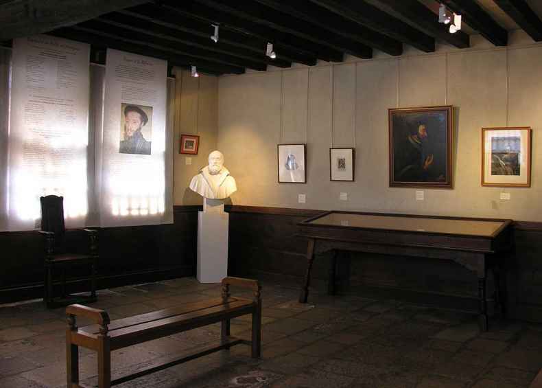 musee-calvin-interieur.jpg