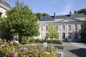 Vue de la cour du Musée Matisse