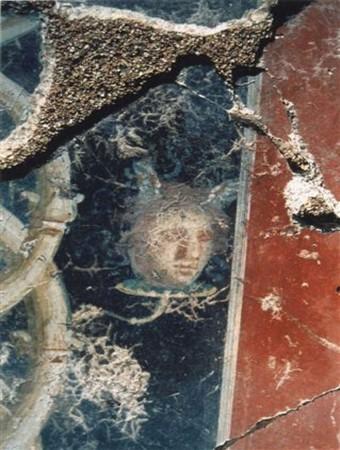 Décor mural (fragments et restitution)
